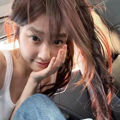 三个摩登女性